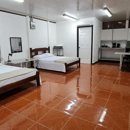 Sleep&Go! Cabina Cuadruple En Siquirres Centro - And Rafting Tour! Siqurres Da Alegria エクステリア 写真