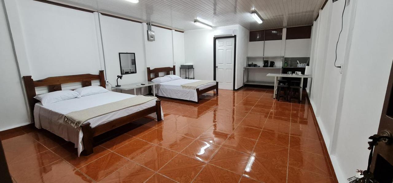 Sleep&Go! Cabina Cuadruple En Siquirres Centro - And Rafting Tour! Siqurres Da Alegria エクステリア 写真