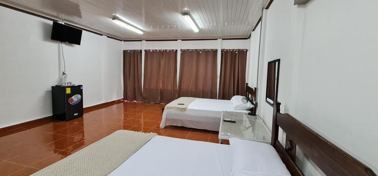 Sleep&Go! Cabina Cuadruple En Siquirres Centro - And Rafting Tour! Siqurres Da Alegria エクステリア 写真
