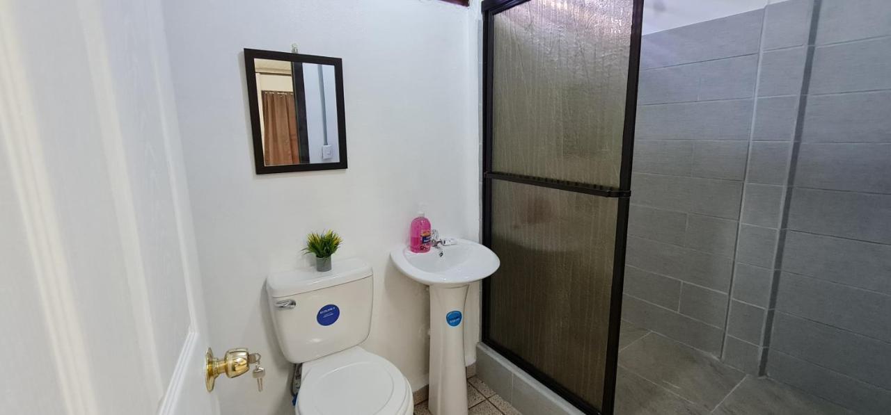 Sleep&Go! Cabina Cuadruple En Siquirres Centro - And Rafting Tour! Siqurres Da Alegria エクステリア 写真