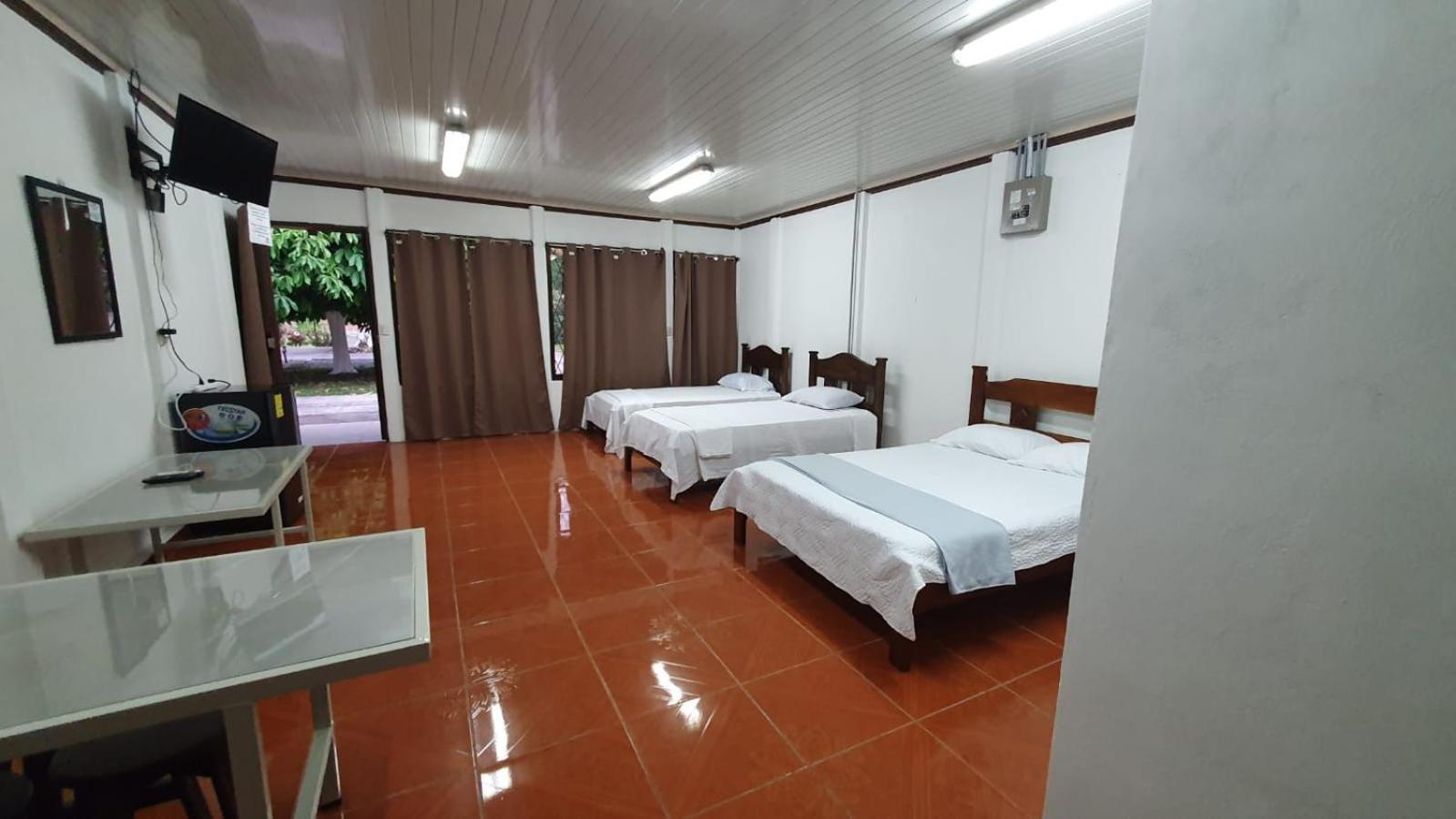 Sleep&Go! Cabina Cuadruple En Siquirres Centro - And Rafting Tour! Siqurres Da Alegria エクステリア 写真