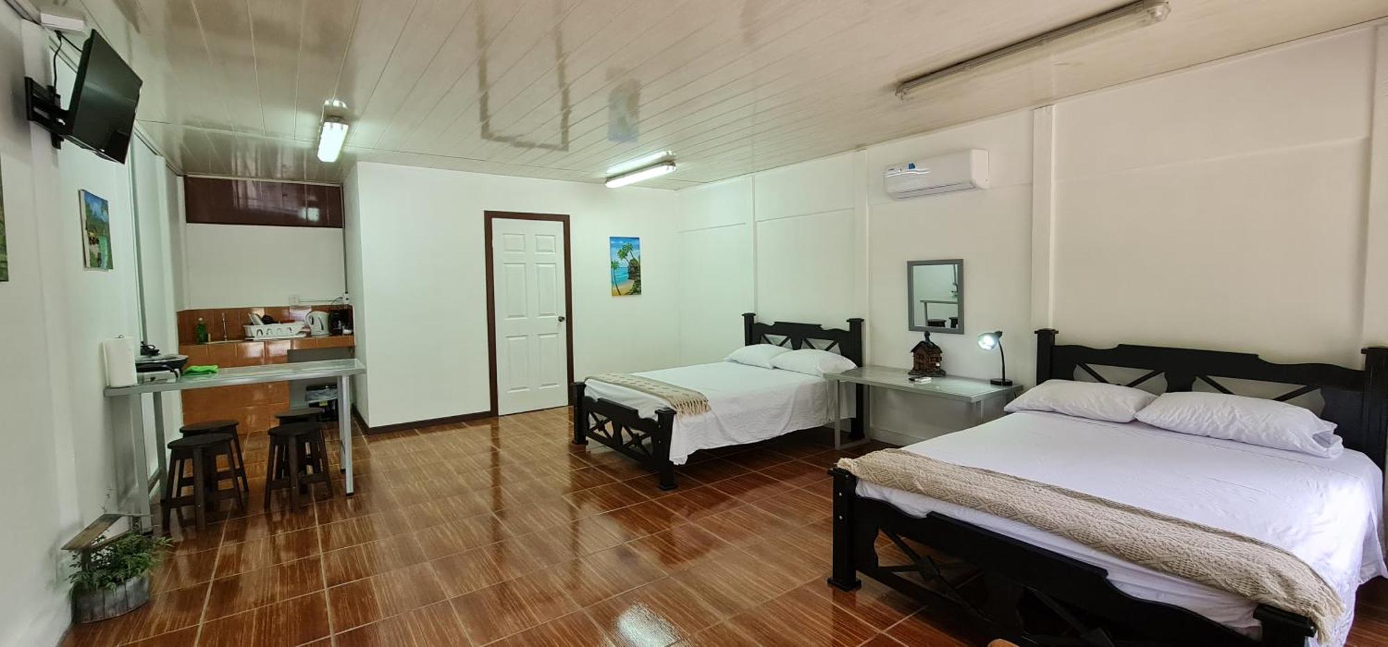 Sleep&Go! Cabina Cuadruple En Siquirres Centro - And Rafting Tour! Siqurres Da Alegria エクステリア 写真