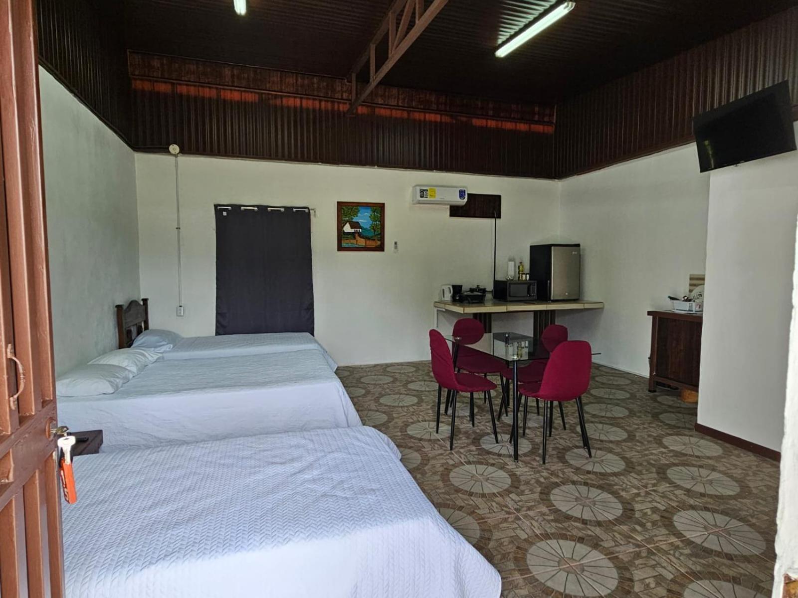Sleep&Go! Cabina Cuadruple En Siquirres Centro - And Rafting Tour! Siqurres Da Alegria エクステリア 写真